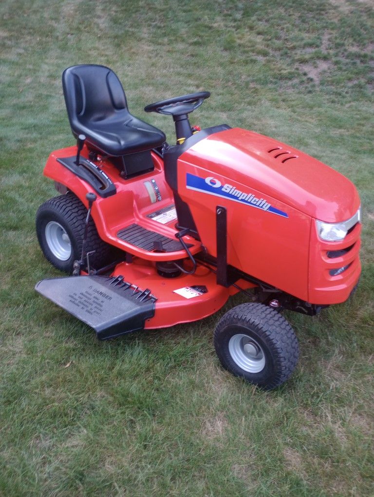 Simplicity 38 Hydro 18 Horsepower Fantastic Condition With Snow Plow