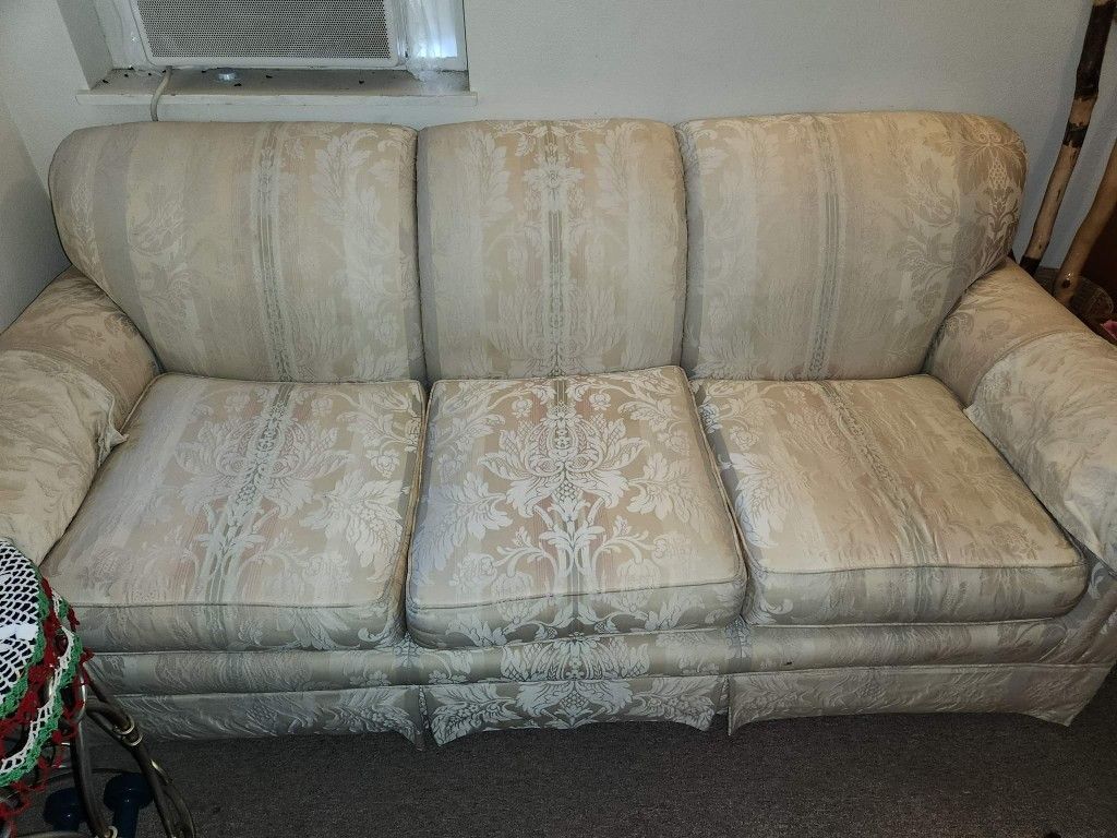 Full Size Sofa Couch. Clean No Animals Or Smoker 