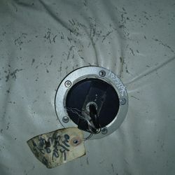04-05 Suzuki GSXR 600 OEM Fuel Gas Tank Cap With Key