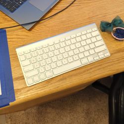 Wireless Apple Keyboard 