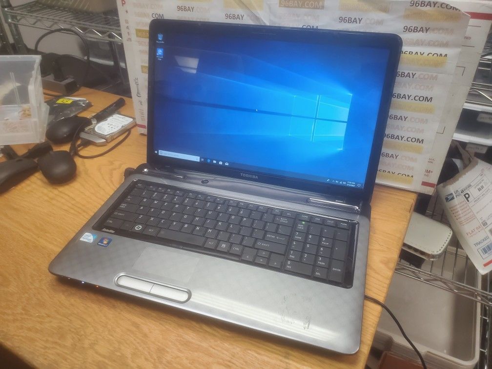 TOSHIBA SATELLITE L775 WITH 17.3 SCREEN (D1015)