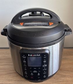 Instant Pot Duo Plus 6-Quart V3 (Used Twice) - Like New