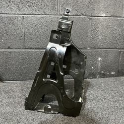 BMW 5 6 SERIES F10 2009-2017 F06 08499 40 801 02 (contact info removed)5 RIGHT SIDE HEADLIGHT BRACKET