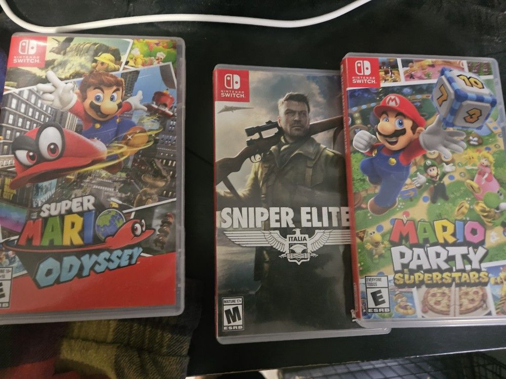400$ Nintendo Switch With 4 Games 2 Controls 