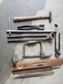 LOT OF VINTAGE HAND TOOLS 