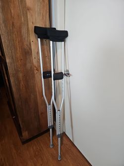 Top Shelf Medical Crutches