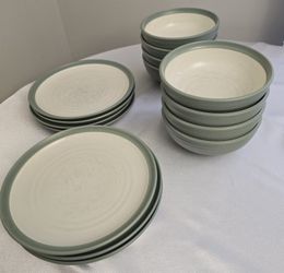 Noritake Stoneware Sierra Green 16 piece set *No Chips