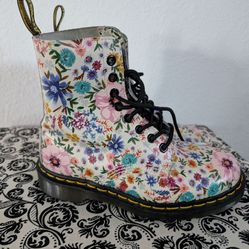 DR MARTENS 1460 Pascal Wanderlust White Floral US 6