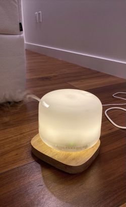 HUMIDIFIER, diffuser, light. Not include the wood plate