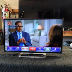32 inch vizio smart tv really nice tv comes with remote shows great picture works great guaranteed