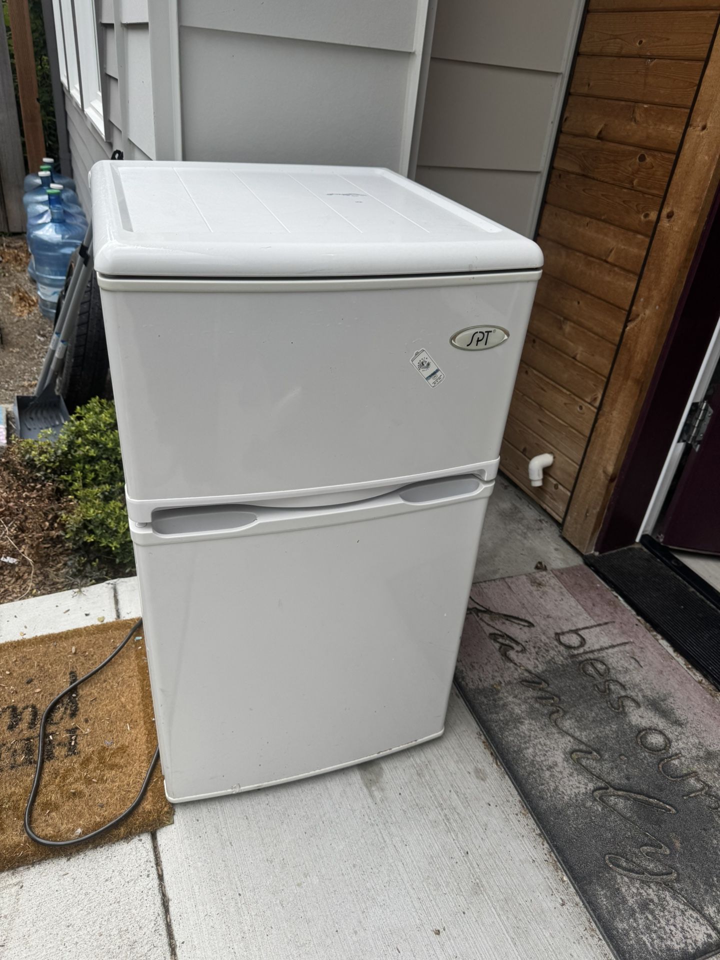 Mini Fridge / Freezer