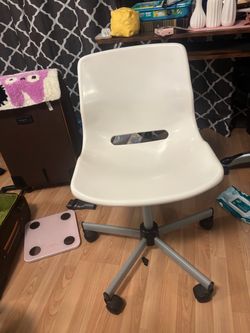 White Rolling Desk Chair – Good Condition