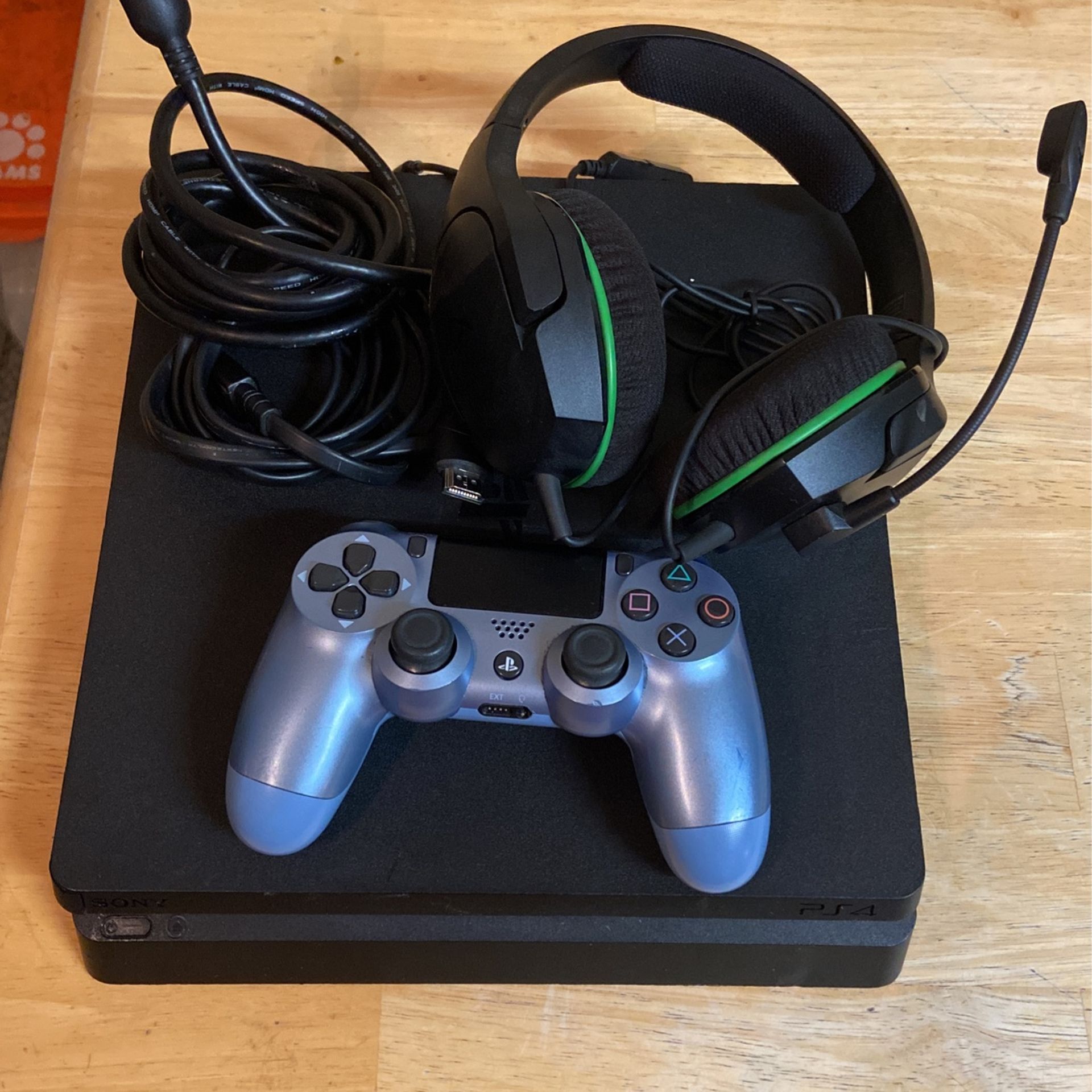 PS4/ With GTA 5 / HeadSet