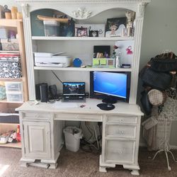 Desk With Hutch 