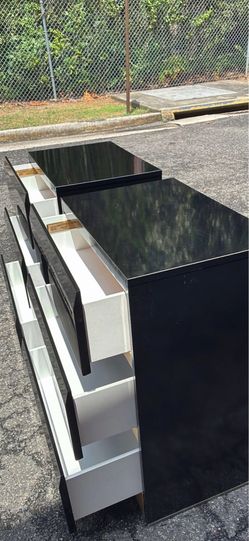 Modern black two nightstand