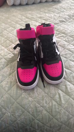 Nikes 4Y