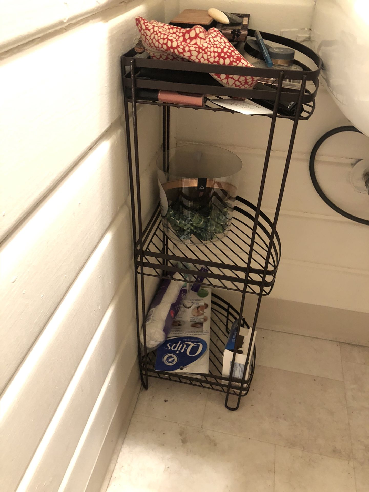 Bathroom shelf