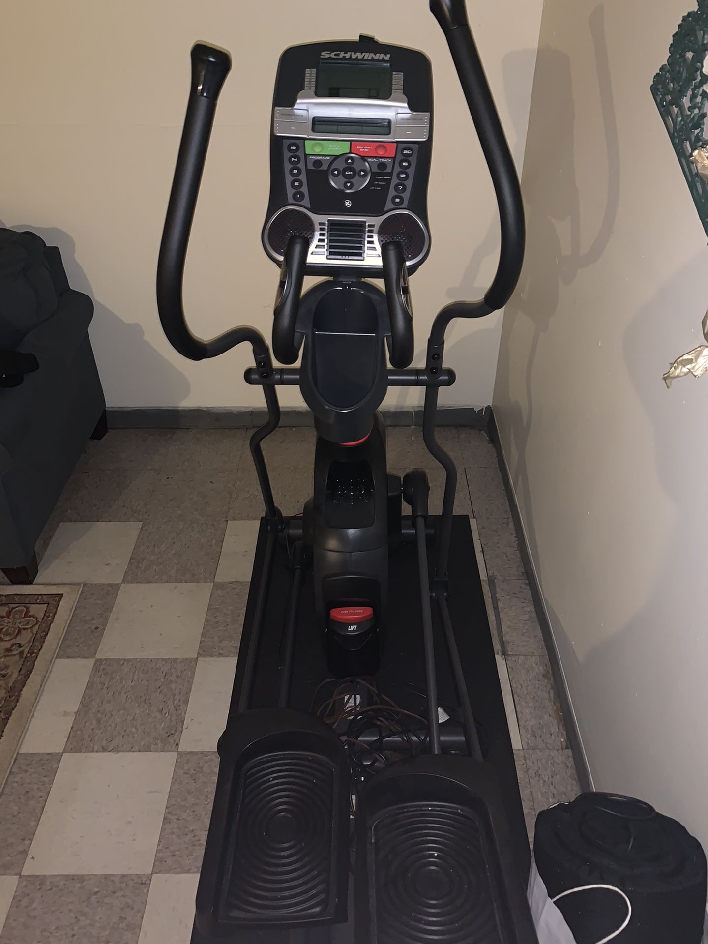 Schwinn 430 Elliptical Machine