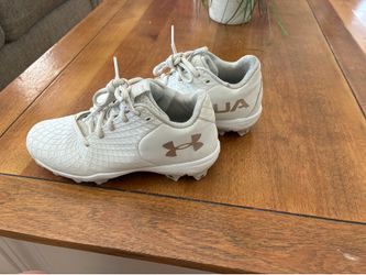 Under Armor girls glyde 2.0 RM softball cleats