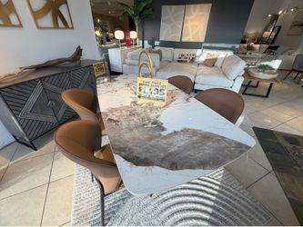 5 piece Diningroom set ( Modern Home -Everett)