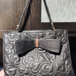 BETSEY JOH NSON  BLACK  BOW PURSE