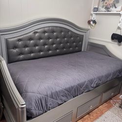 Twin Day Bed, Dresser, Night Table and Mirror - Sofia Vergara Kids Petit Paris Silver 3 Pc