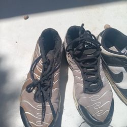 Athletic Shoes. Mike