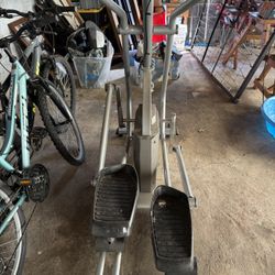 Spirit e-glide eliptical