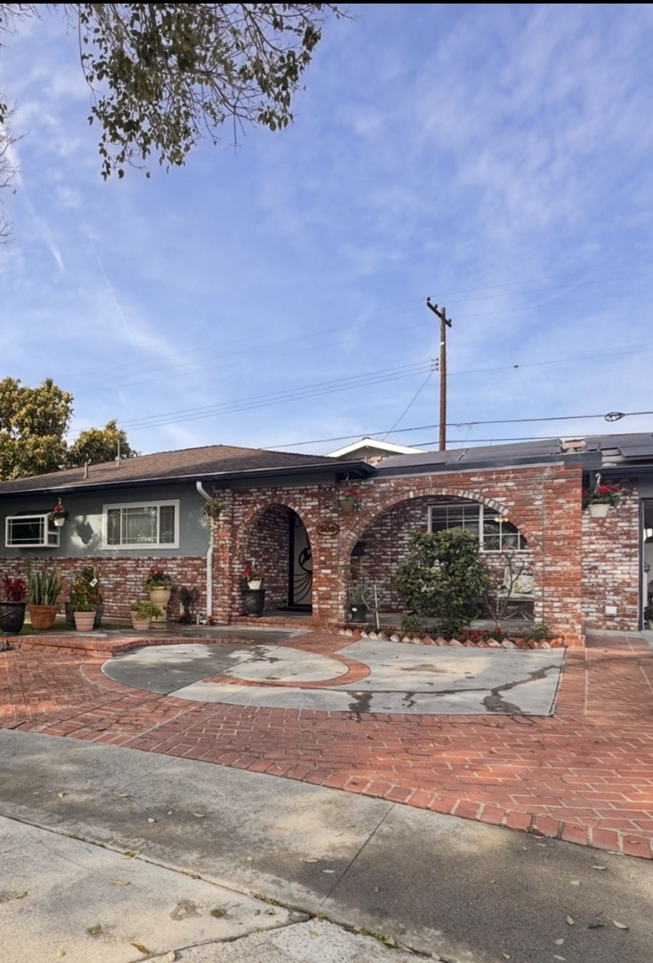 Garage Sale – We’ve Got Gadgets & Gizmos A‑Plenty!