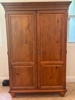 Computer Hutch w/ Doors