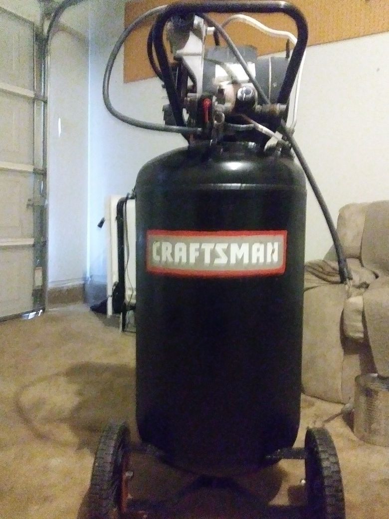 CRAFTSMAN 26 gal AIR COMPRESSOR for Sale in Oklahoma City,