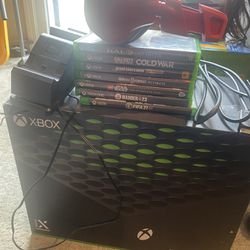 Xbox Series X, Headset, 7 Games, 2 Remotes 