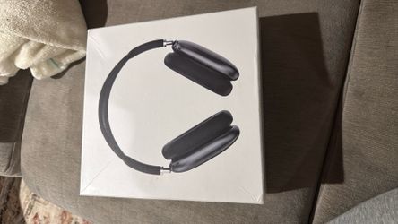 AirPods Maxes