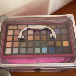Ultra Makeup Box