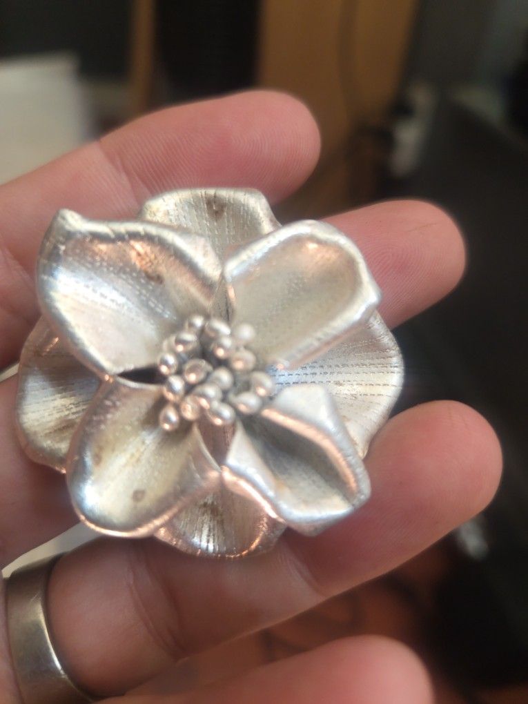 Beautiful SILVER FLOWER HUGE PENDANT 