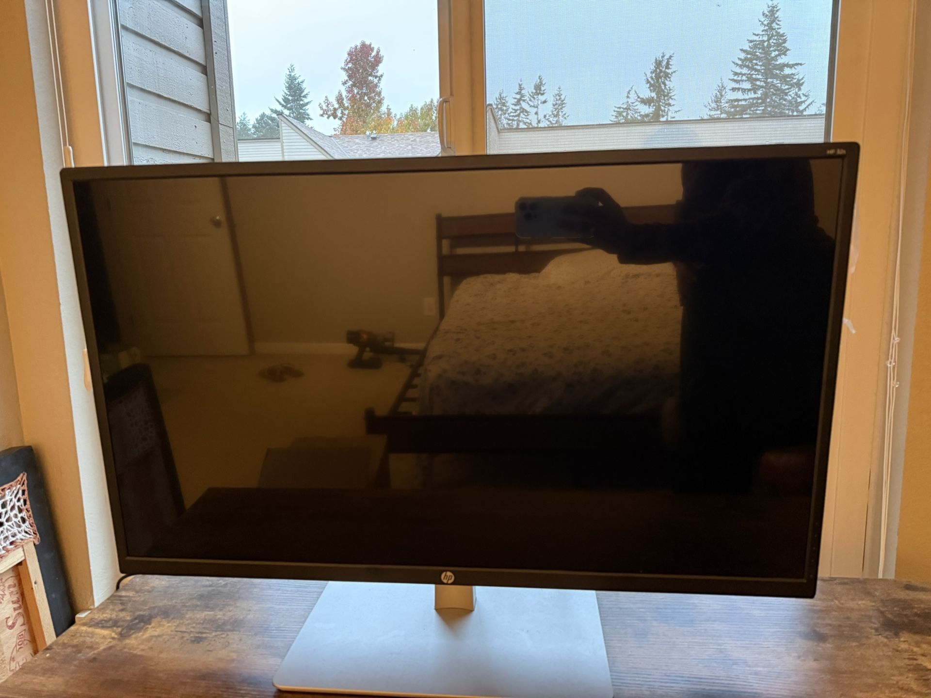 HP 32s 31.5 Inch LCD Monitor with Stand