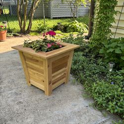 Decorative Wood Flower Planter For Outdoor Garden ready for pick Up