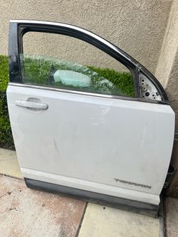 2010-17 GMC TERRAIN FRONT PASSENGER DOOR WITH MIRROR IN VERY GOOD CONDITION