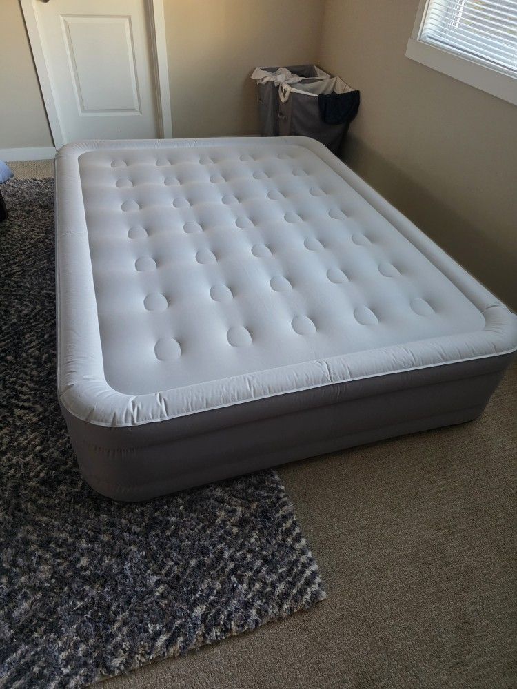 Air Mattress - Like New