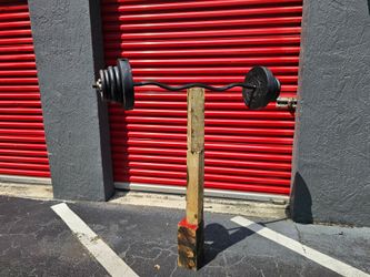 EZ Curl Bar with Weight Plates 💯 Pounds&Libras total Aprox. Delivery fee
Durable EZ curl bar set includes a black metal curved barbell and multiple