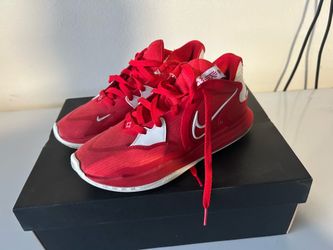 Nike Kyrie's size 6.5