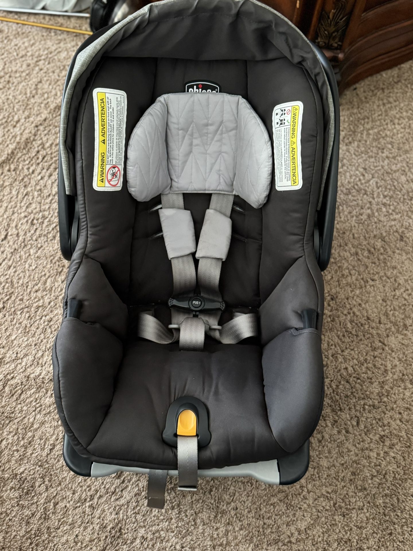 Chicco KeyFit 30 Infant Car Seat W/ Bases