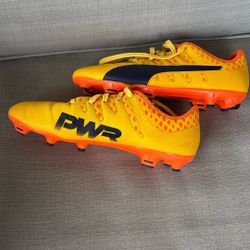 Boys Puma Soccer Cleats - Size 6