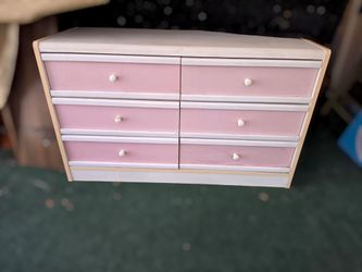 White/Pink Dresser