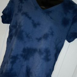 Universal Thread Goods Co. Vneck T-shirt