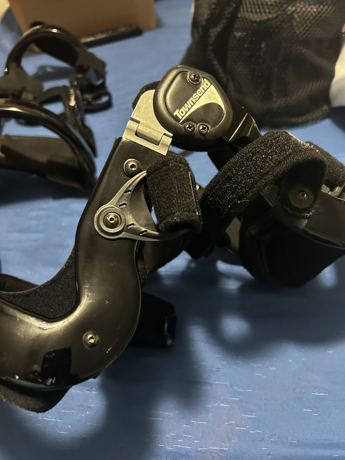 Knee Brace - Townsend Knee Brace For Torn ACL, Osteoarthritis, Foot Injury ( For Left / Right Knee )