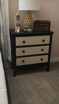 Dresser/nightstand