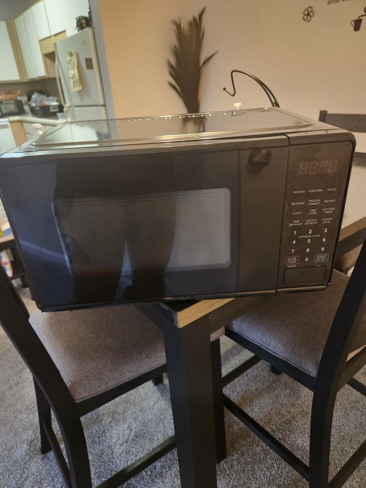 Small microwave 