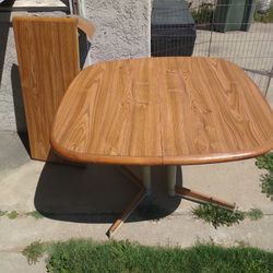 Kitchen Table w/Leaf Extension