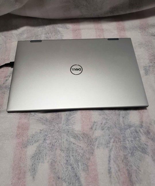 Dell Inspiron laptop 2 in 1, touch screen, 16gb memory, 8 core amd cpu.